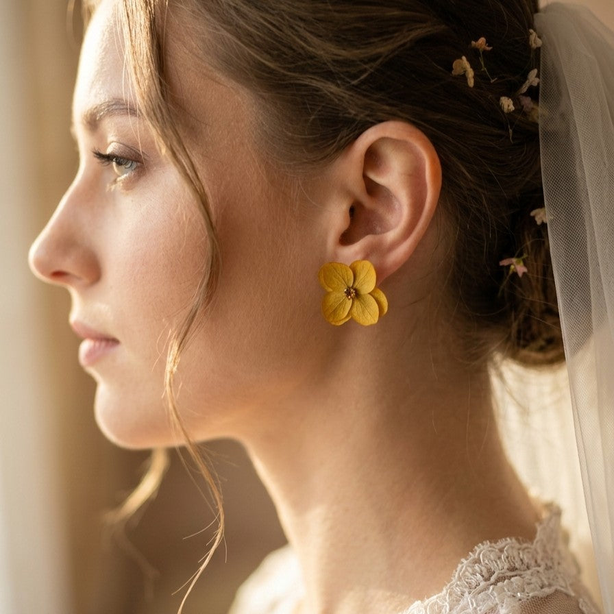 Création artisanale Hana&Alice : boucles d’oreilles fleurs stabilisées terracotta pour mariage