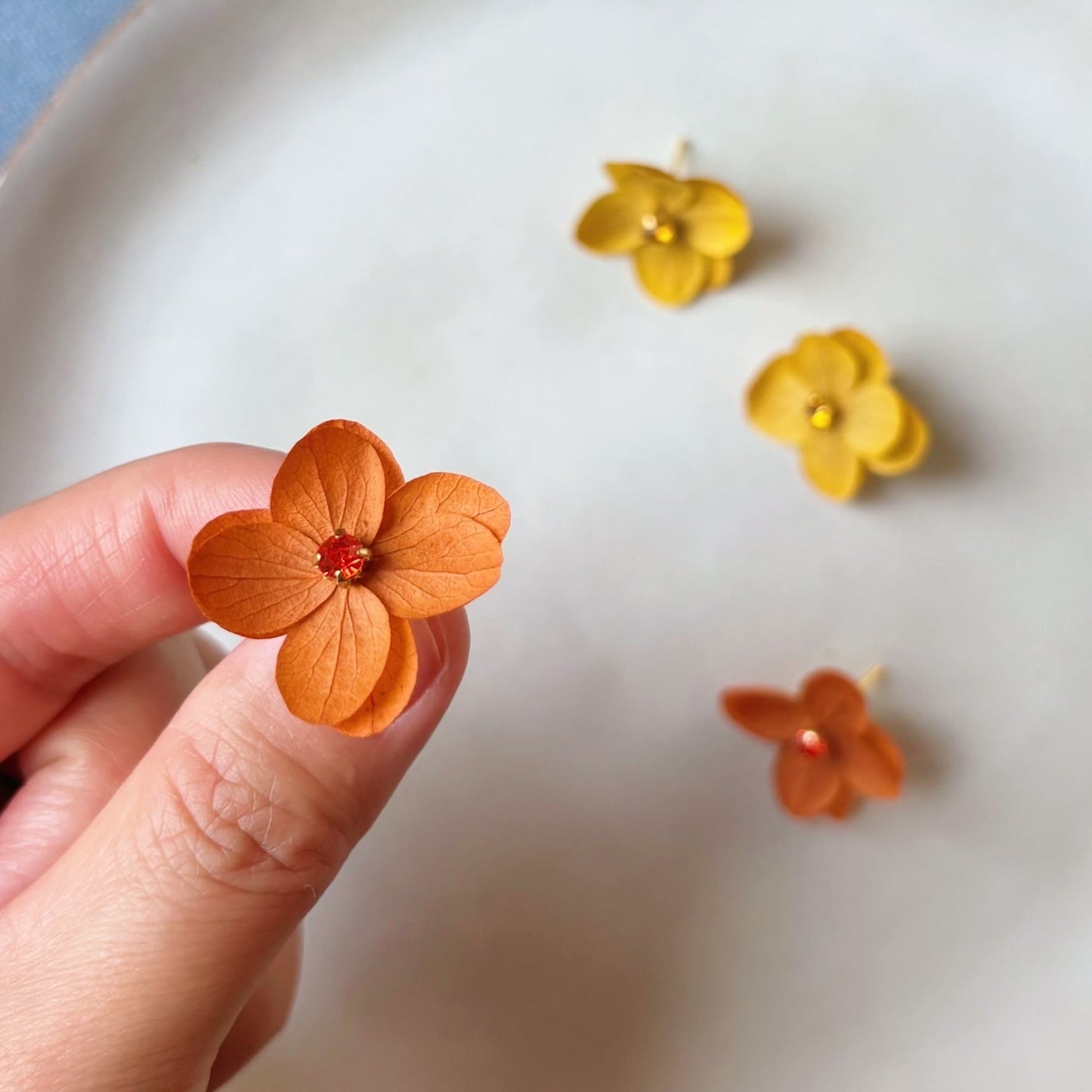 Bijoux mariage jaune faits main, boucles d’oreilles en hortensias stabilisés