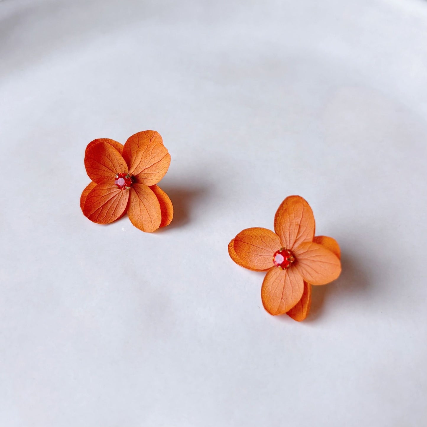Boucles d’oreilles mariage terracotta bohèmes, bijoux en fleurs stabilisées faits main