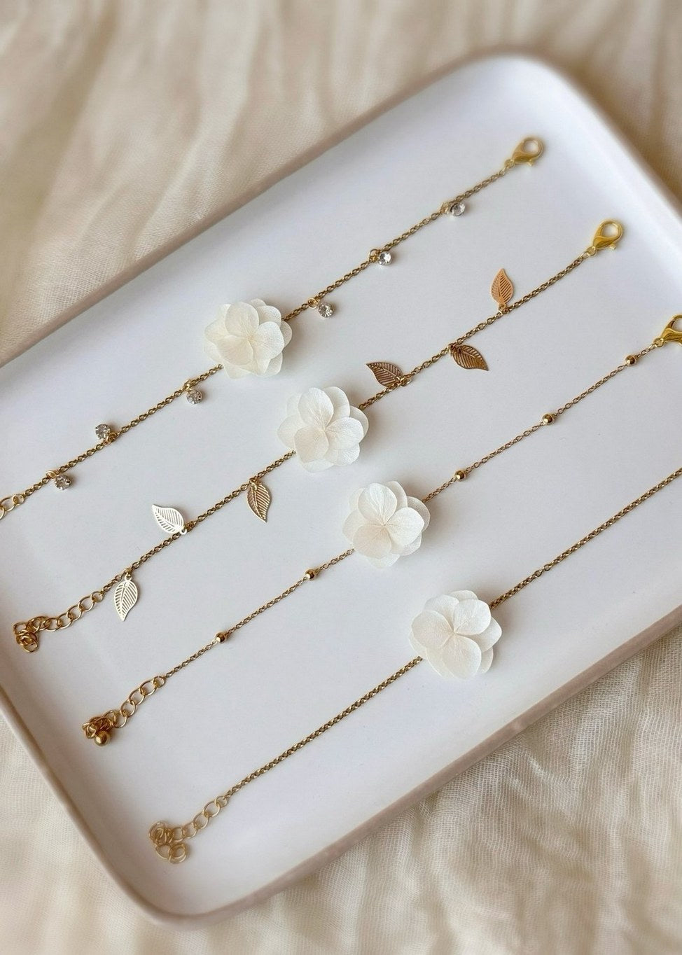 OPHÉLIE Bracelet de mariage fleur d'hortensia stabilisé blanc