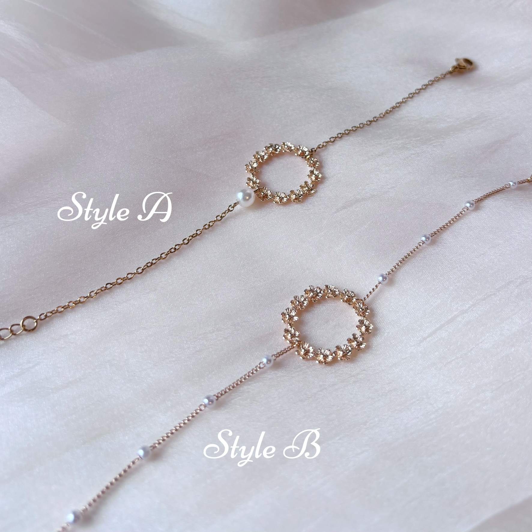 Bracelet mariage artisanal, motif floral printanier, chaîne simple ou perlée.