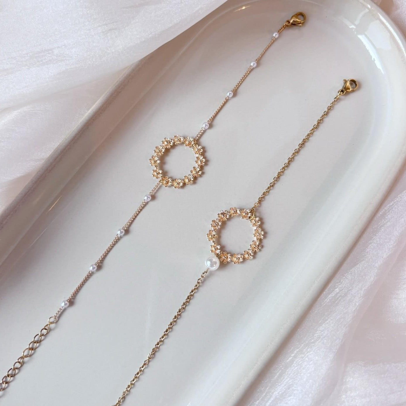 Bijou mariage fait main, bracelet fin avec motif floral printanier