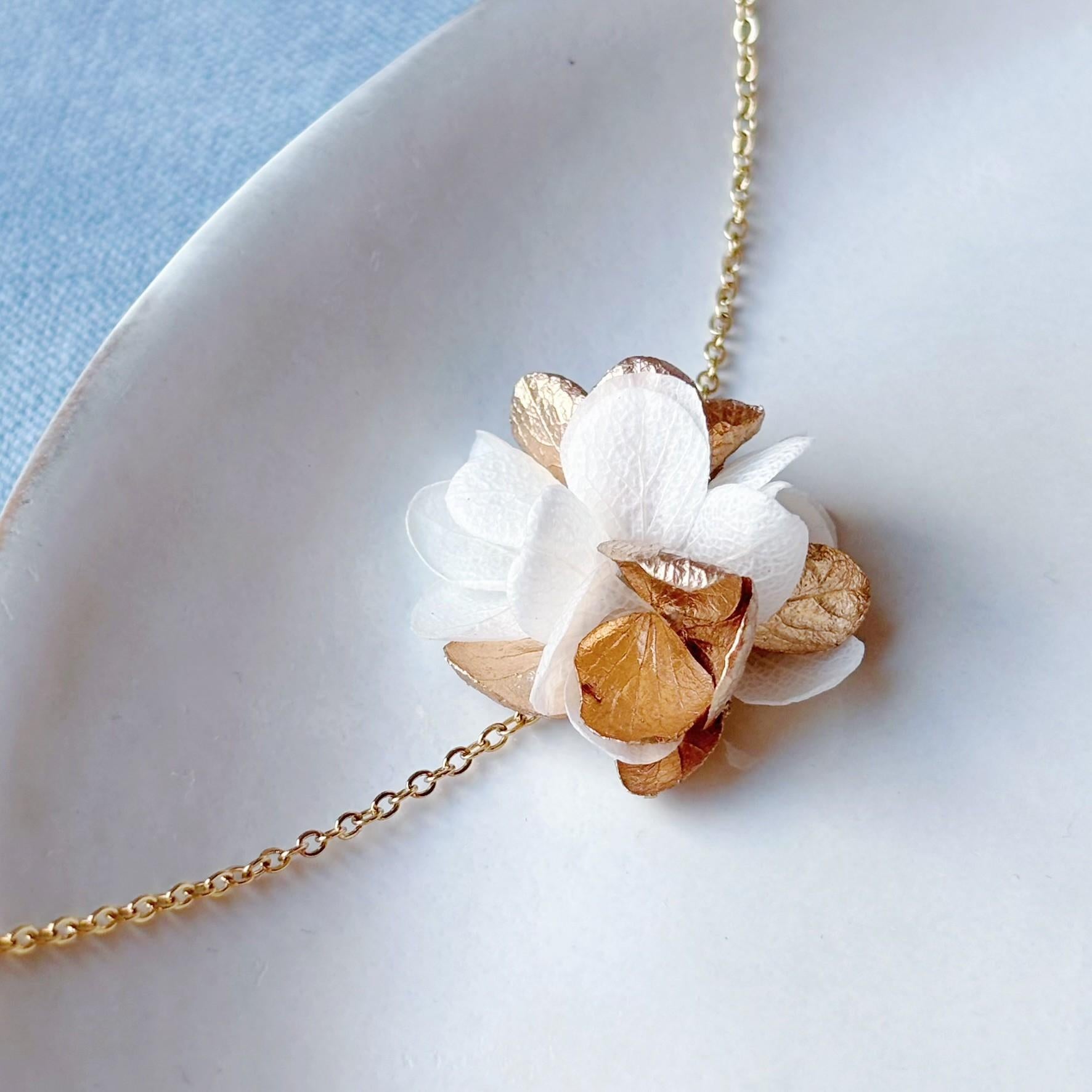 Parure mariage bohème chic Hana&Alice, bracelet en fleurs stabilisées.