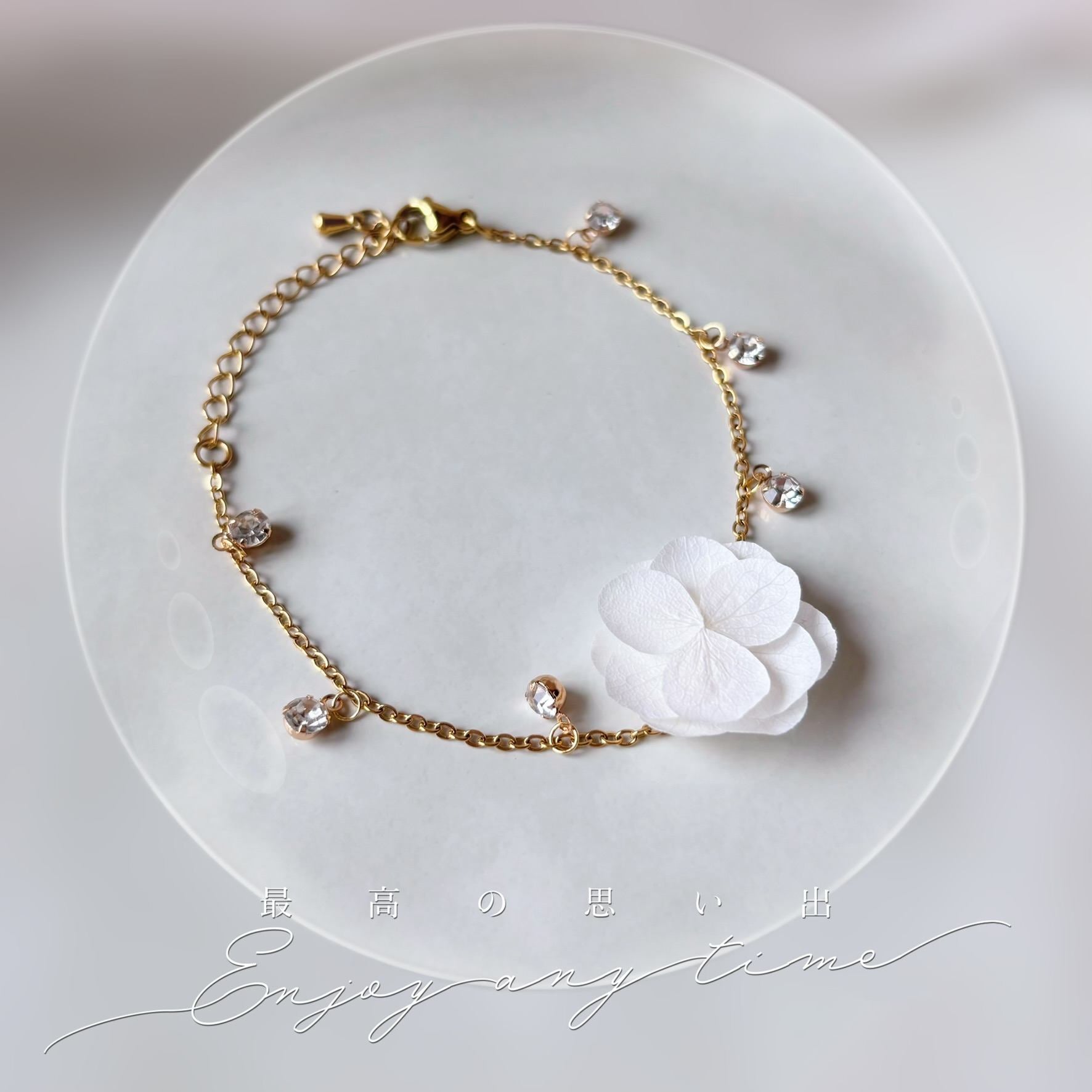 Parure mariée fleur avec bracelet en fleurs naturelles et éléments scintillants