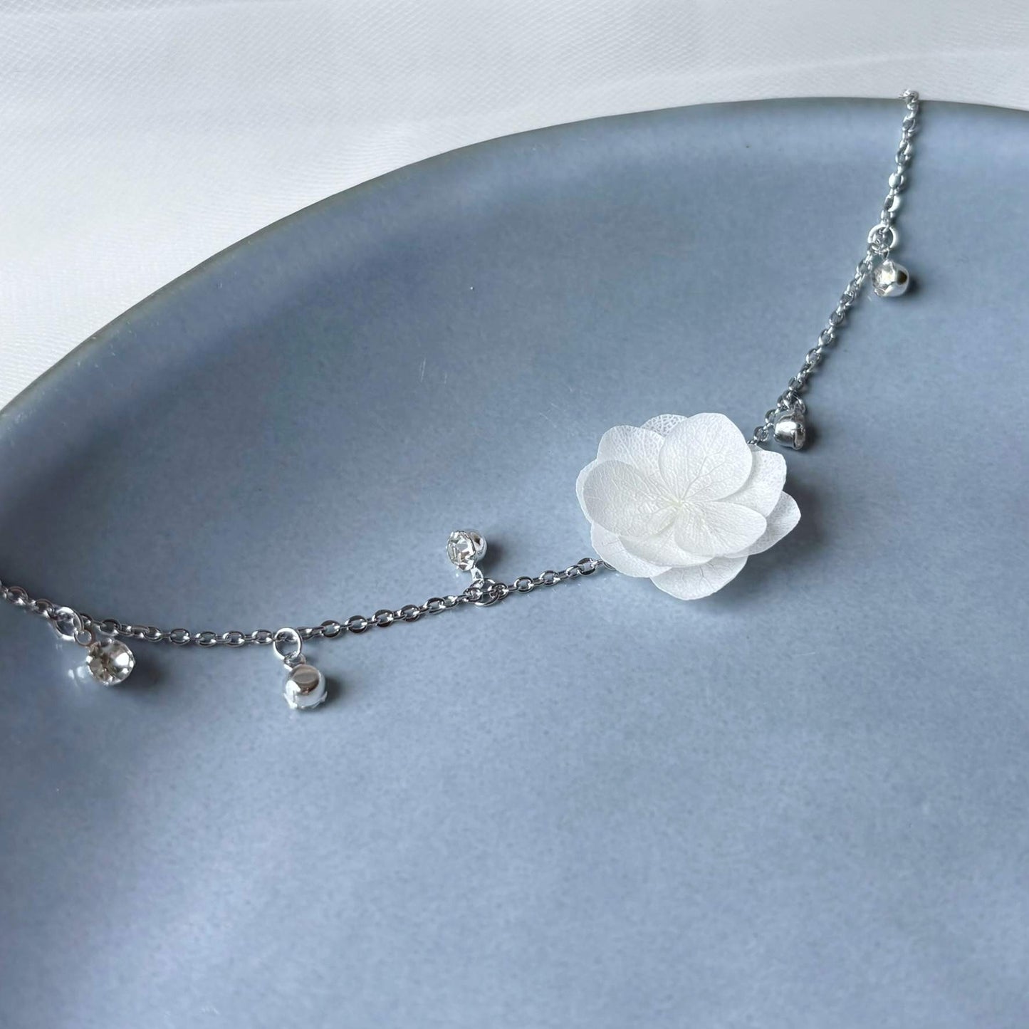 Bracelet de mariée fleurs fait main, orné de strass et perles délicates