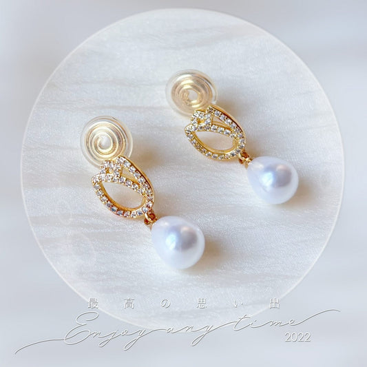 Boucles d’oreilles mariée perle clips avec tulipe dorée et zircon, style élégant.