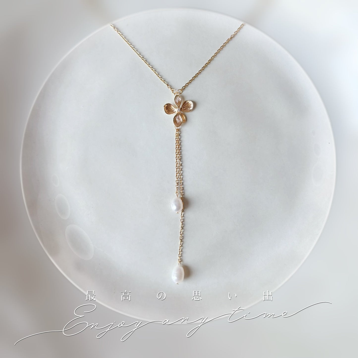 Collier de dos pour robe de mariée, fleur dorée et cristal zircon.