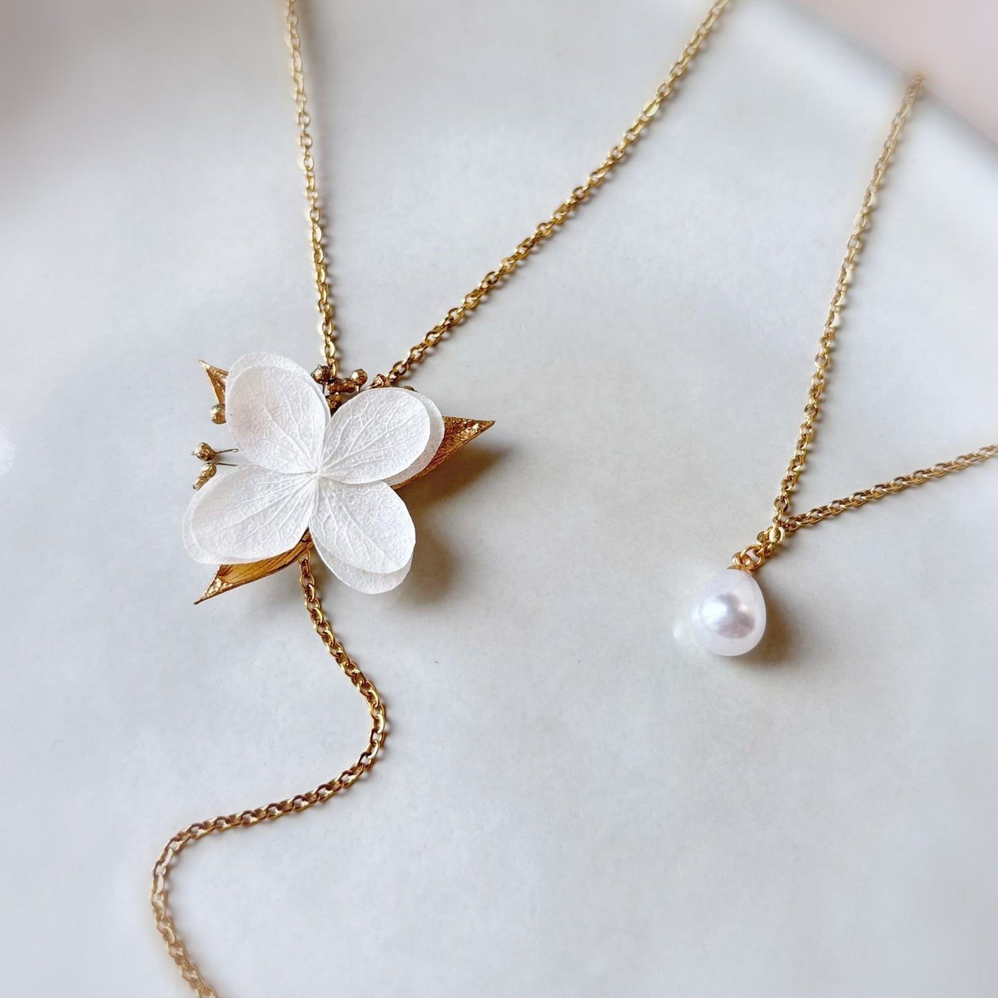 Collier mariage délicat en fleurs stabilisées, idéal pour un mariage chic