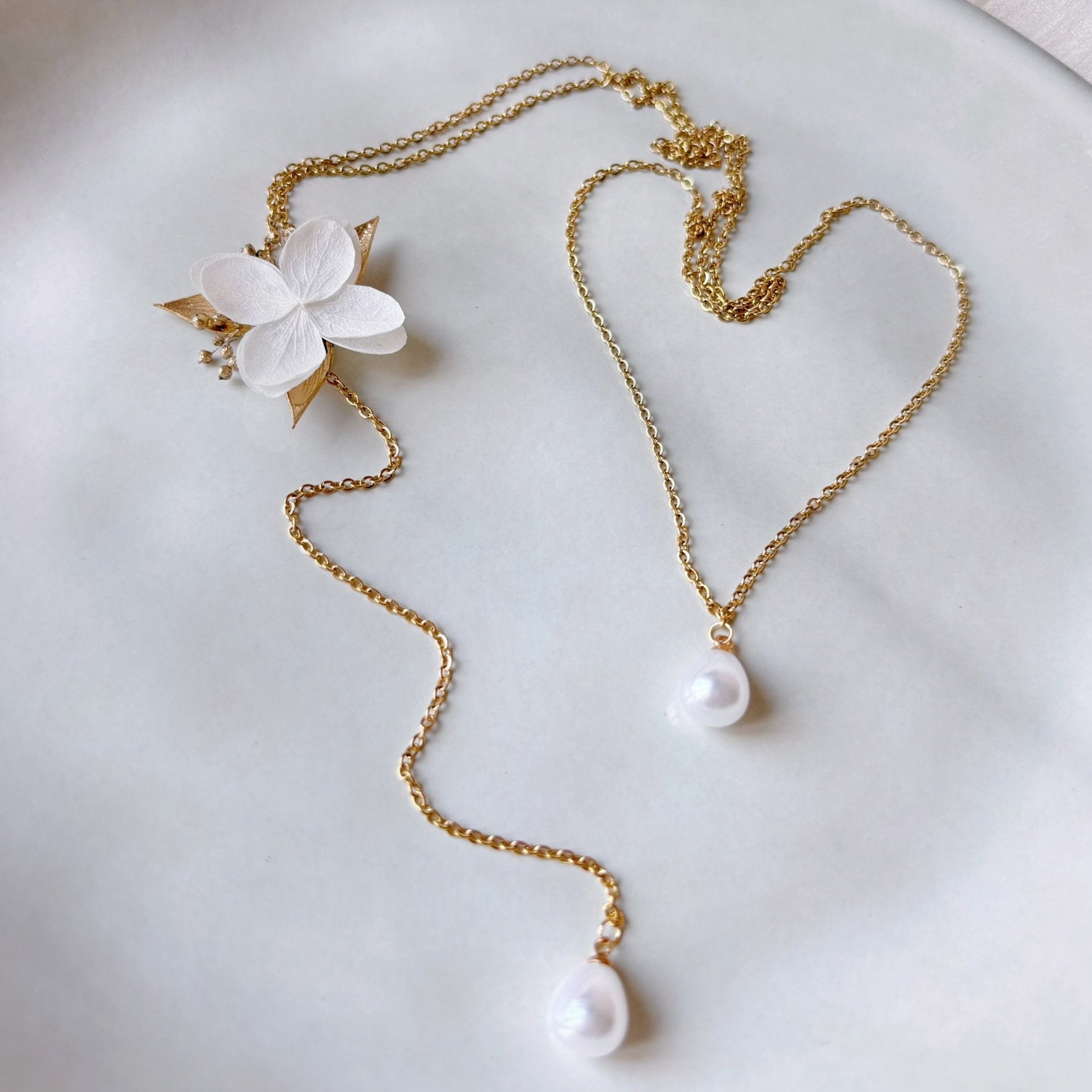 Collier de dos mariage perle blanc crème, création artisanale Hana&Alice