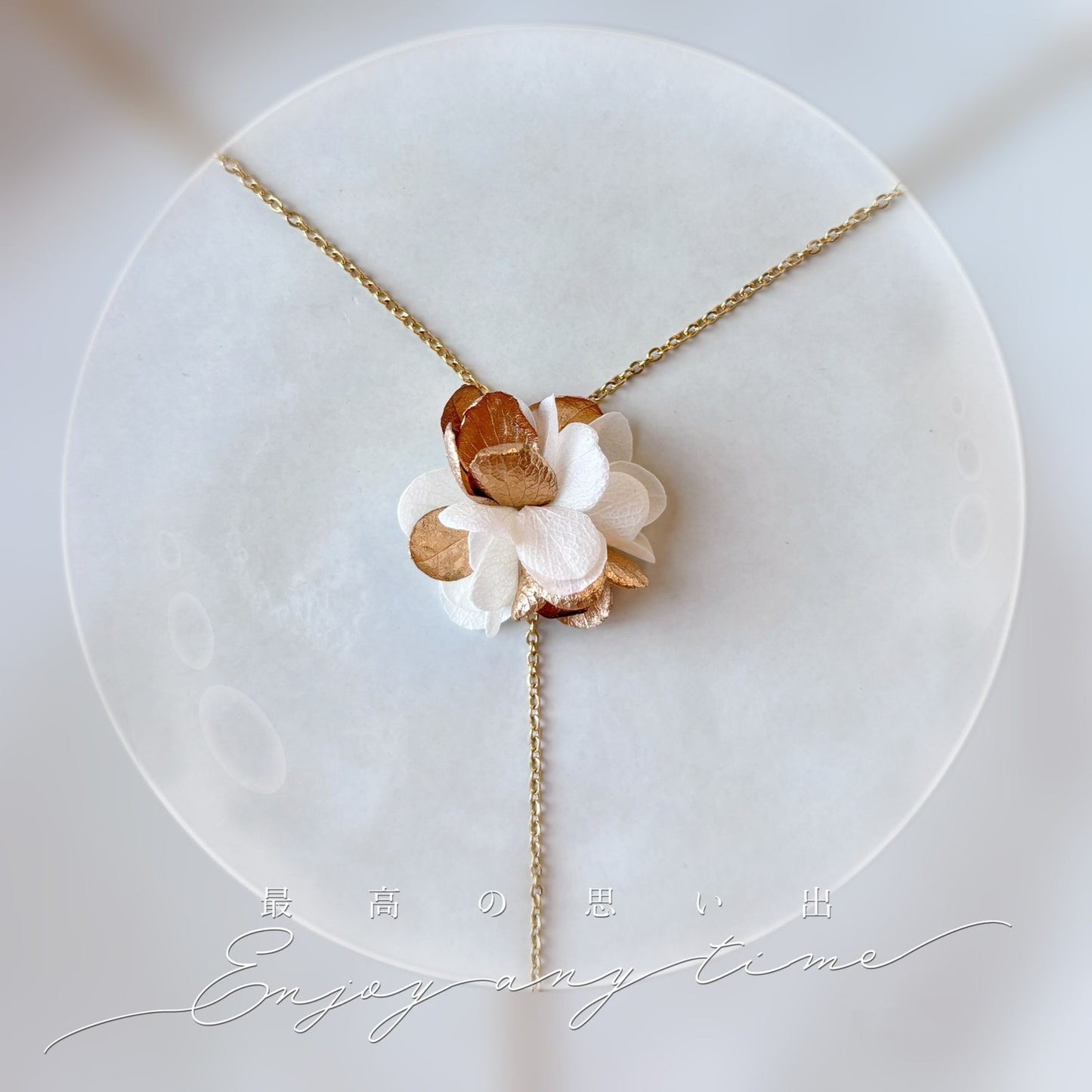 Collier de dos mariage perle blanc et doré, création artisanale Hana&Alice