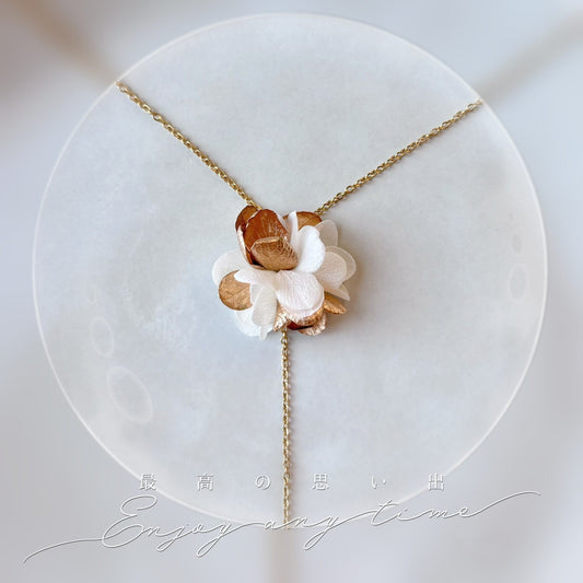 Collier de dos mariage perle blanc et doré, création artisanale Hana&Alice