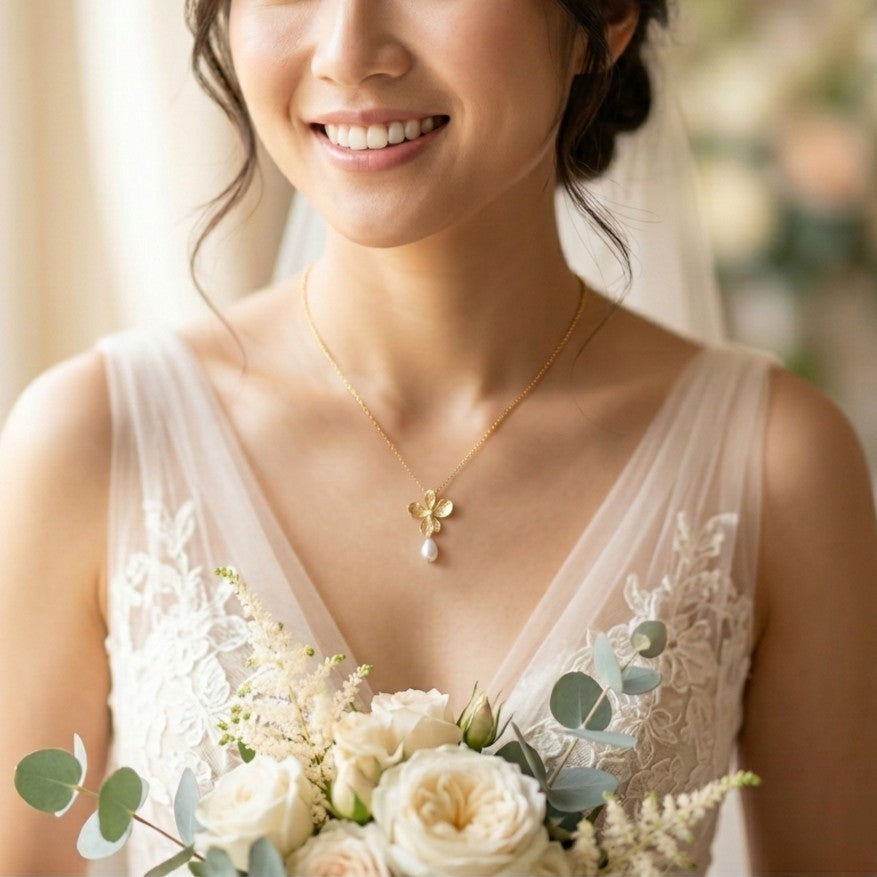 Parure de bijoux pour mariée, collier mariée fleur délicate et perle d'eau douce naturelle
