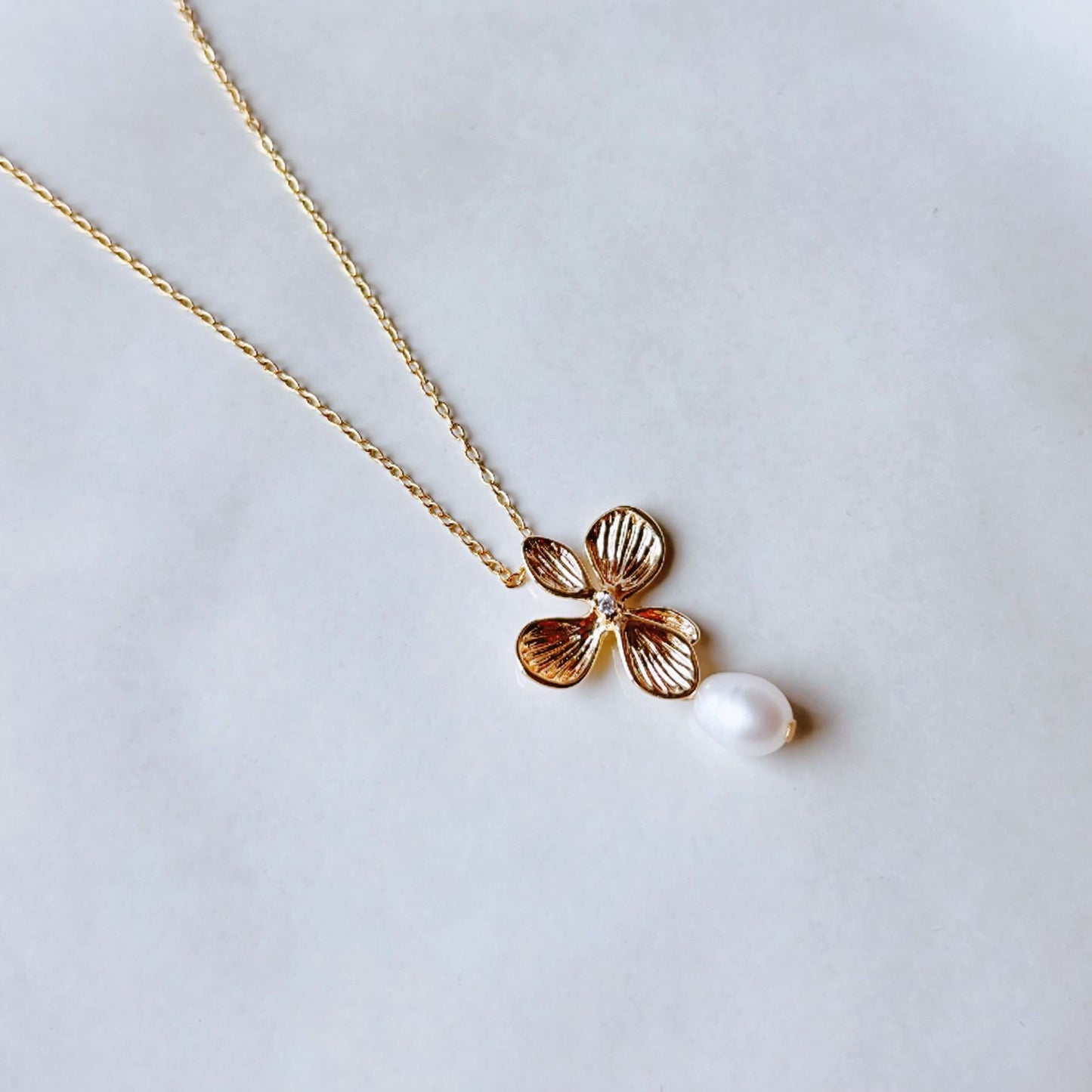 bijoux mariage faits main collier fleur et perle naturelle