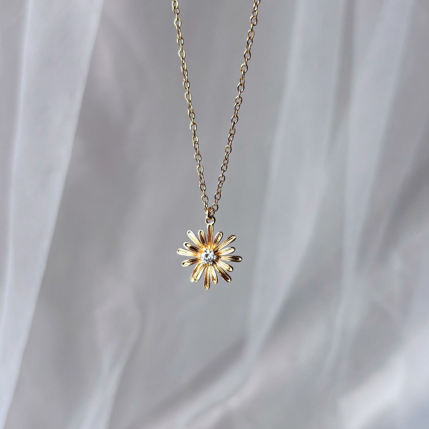 collier fleur dorée zircon bijoux mariée romantique Hana&Alice