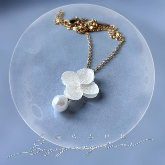 Collier pour mariage en perle fine et fleurs stabilisées naturelles