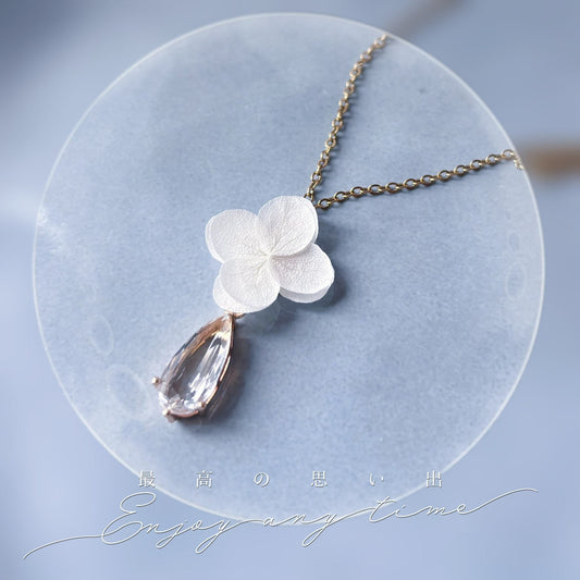 Collier mariée chic fleurs stabilisées – parure bijoux mariage chic