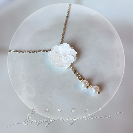 Collier pour mariage en perle fine chaîne et fleurs stabilisées