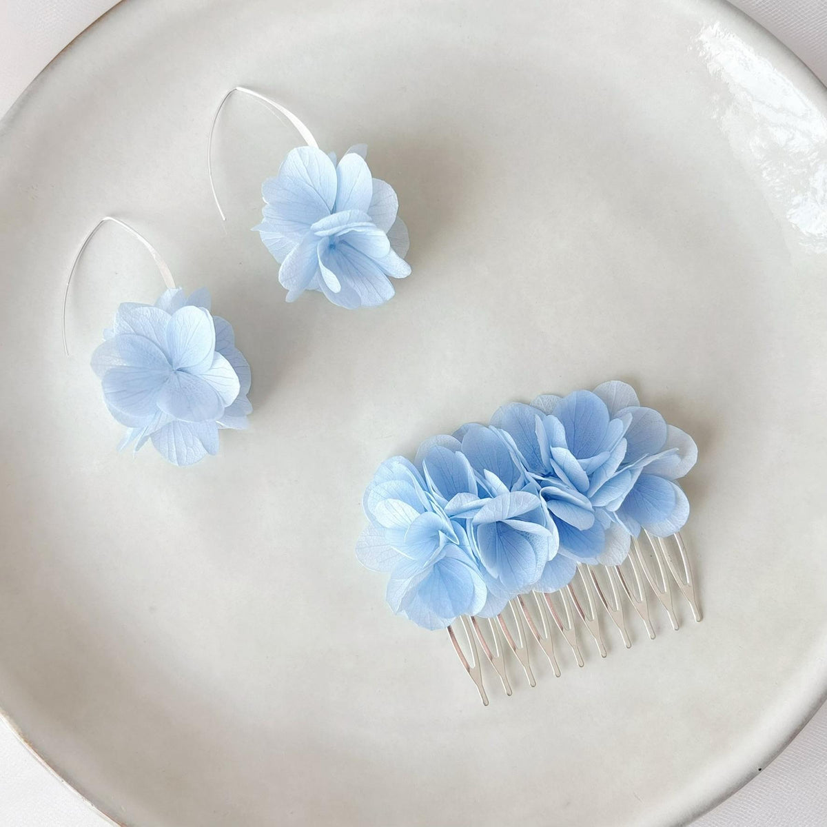 Accessoire cheveux mariée bleu ciel en fleurs stabilisées fait main