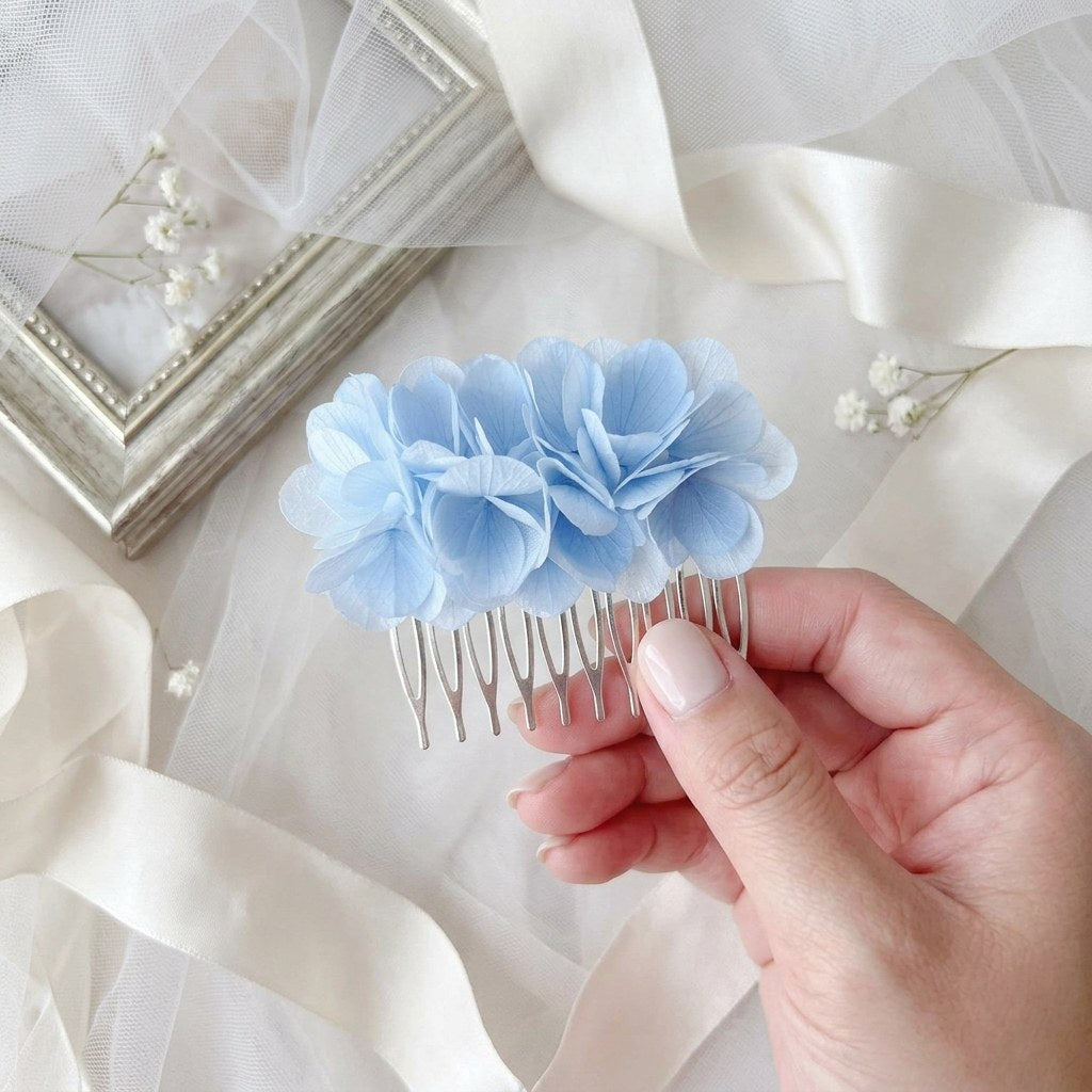 Peigne cheveux mariage avec hortensias stabilisés bleu clair