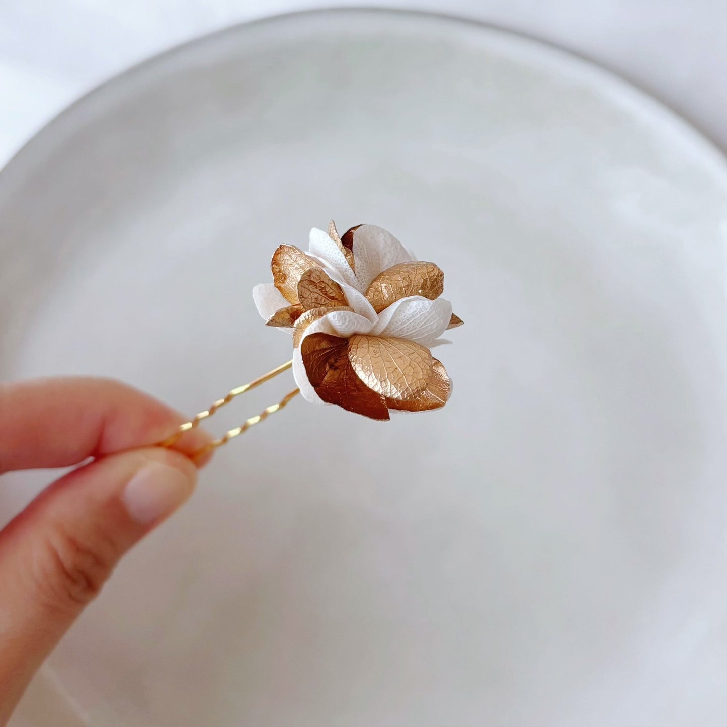 accessoires cheveux mariée hortensias blancs stabilisés style romantique