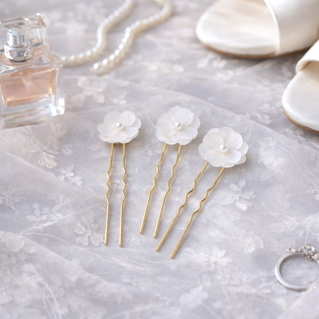 Pique cheveux mariage fleurs stabilisées blanches hortensias – bijou cheveux mariée fait main Hana&Alice