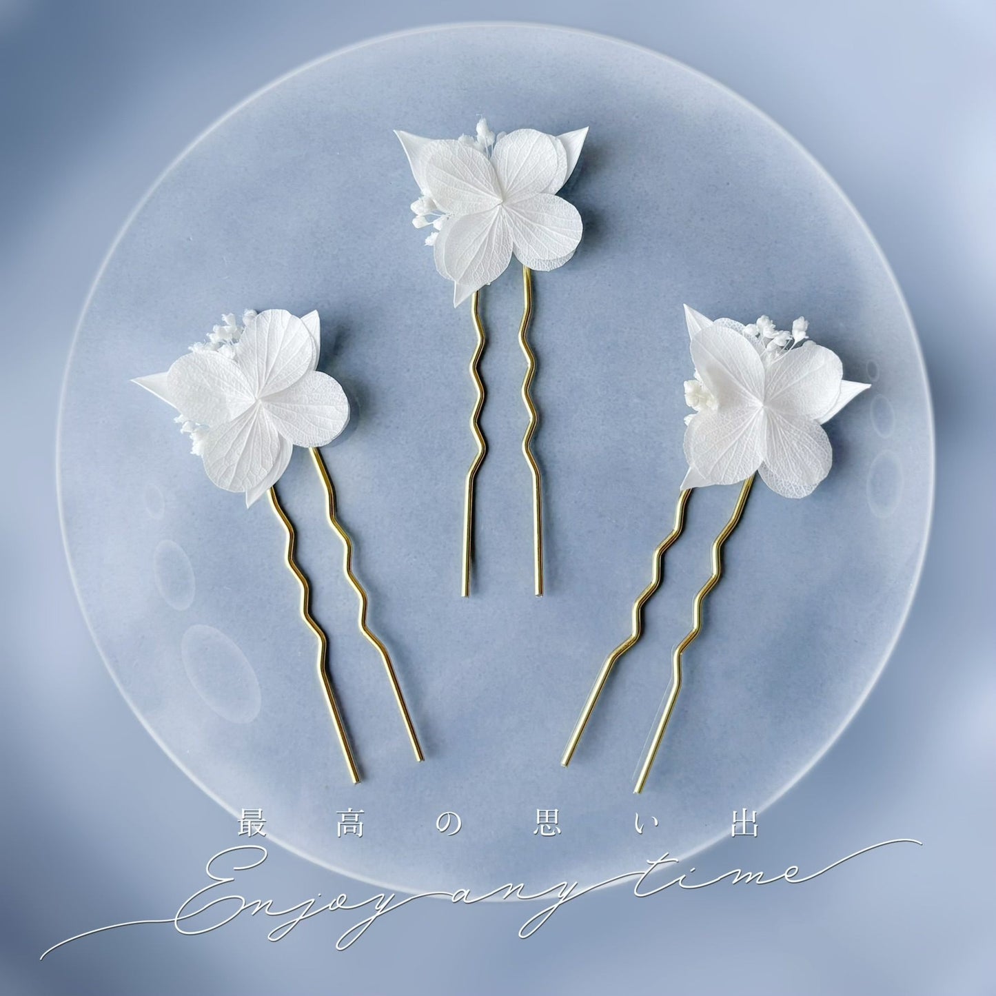 Bijoux cheveux mariée romantique avec fleurs séchées blanches et hortensias stabilisés, création artisanale Hana&Alice