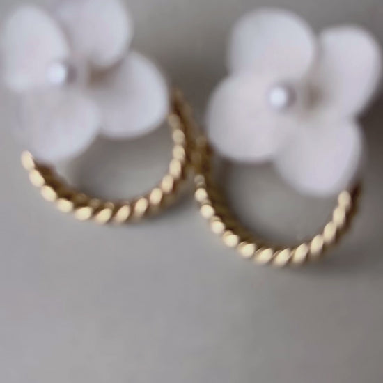 Boucles d’oreilles en hortensias stabilisés, bijoux en fleur pour mariée – Hana&Alice