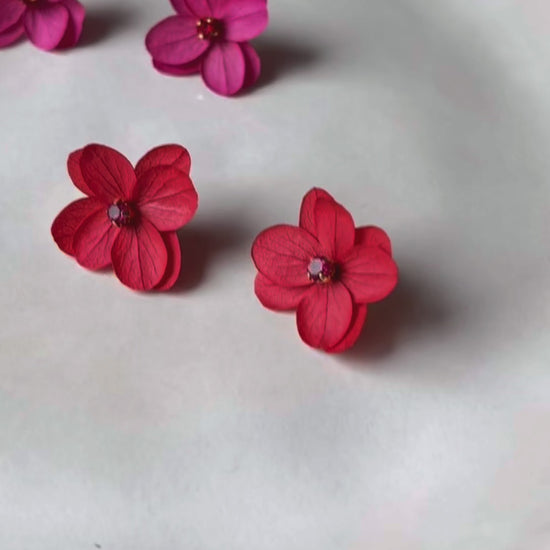 Bijoux mariage faits main : boucles d’oreilles fleurs stabilisées, cadeau Saint-Valentin ou Noël.