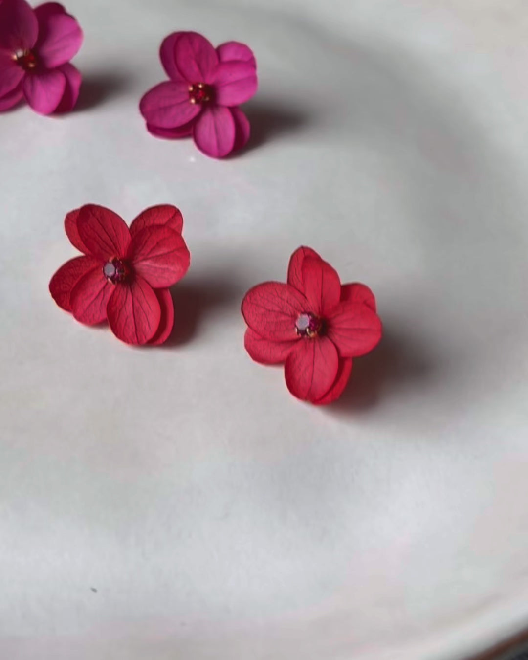 Bijoux mariage faits main : boucles d’oreilles fleurs stabilisées, cadeau Saint-Valentin ou Noël.
