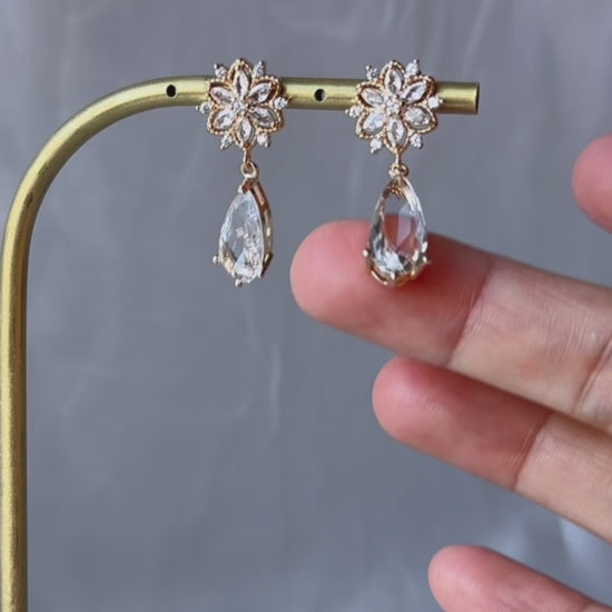boucles d’oreilles mariage scintillantes fleur zircon et goutte cristal