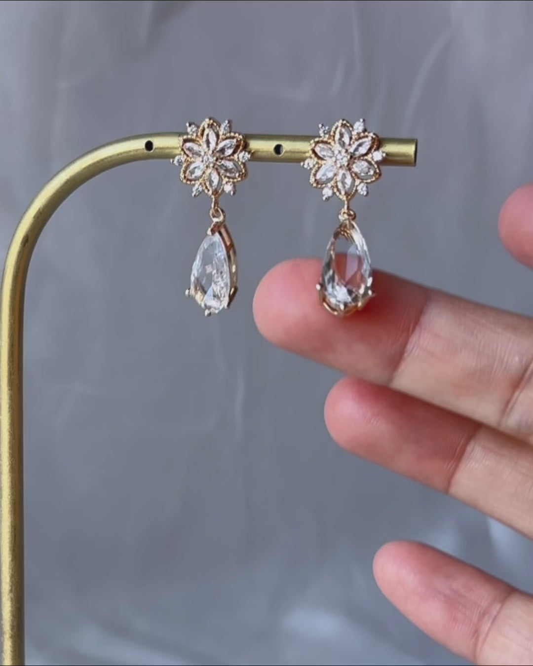 boucles d’oreilles mariage scintillantes fleur zircon et goutte cristal